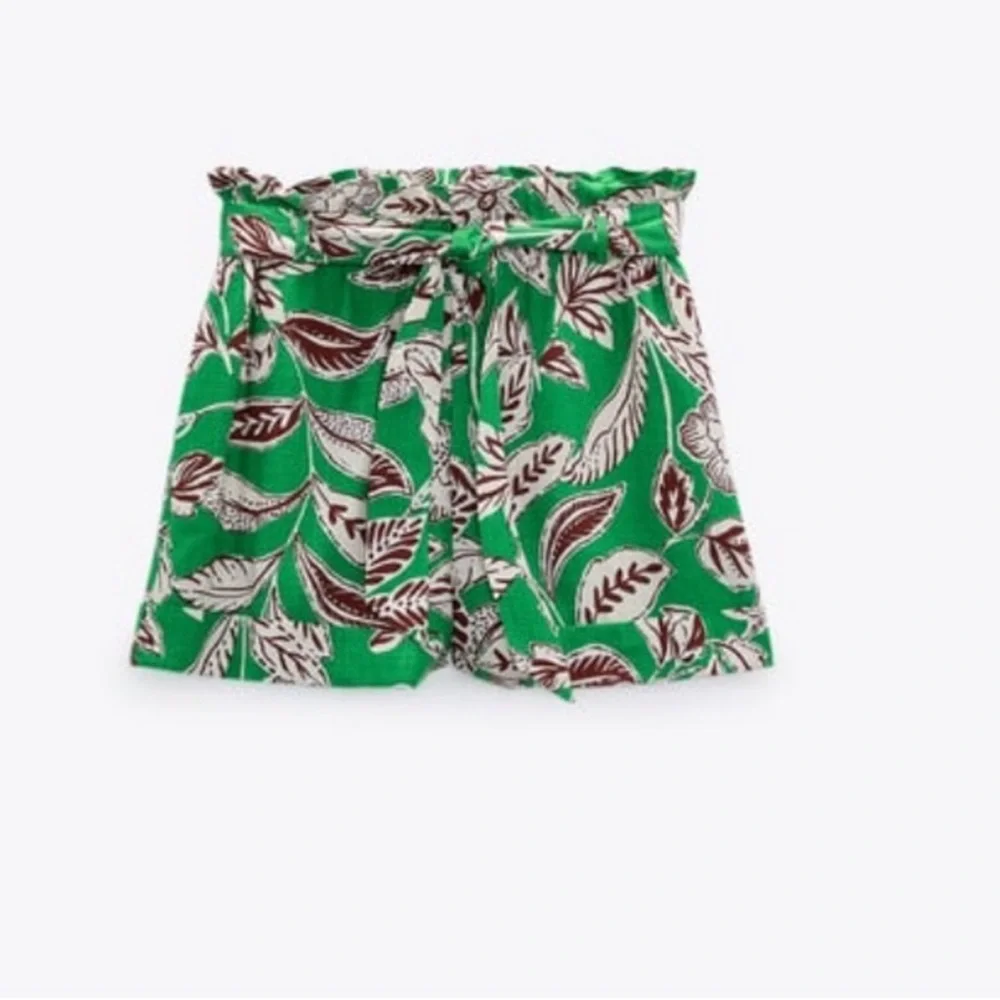 Zara Green, Brown Cream Leaf Print Paper Bag Shorts X-Small Excellent Condition